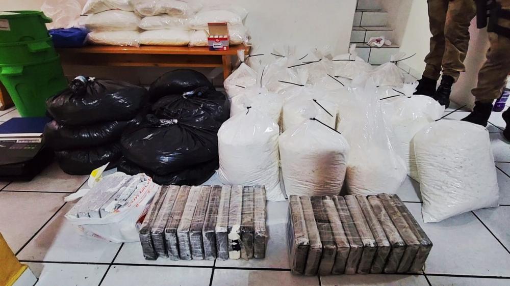 Casa de alto padrão em Balneário Camboriú era esconderijo de carga milionária de cocaína