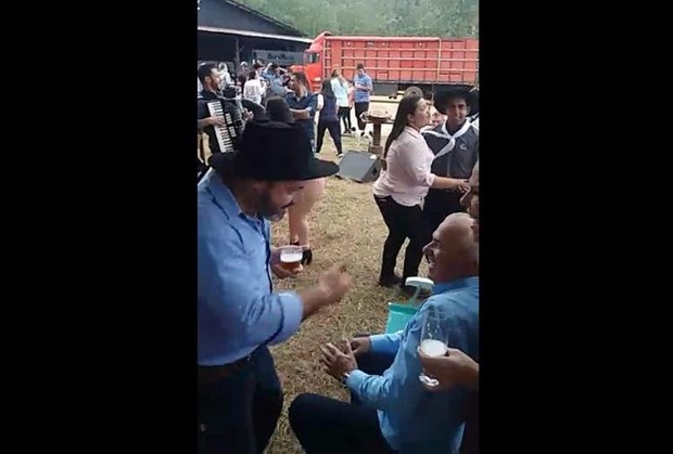 Polícia ouve testemunhas sobre live com aglomeração e participação do prefeito em Barra Velha