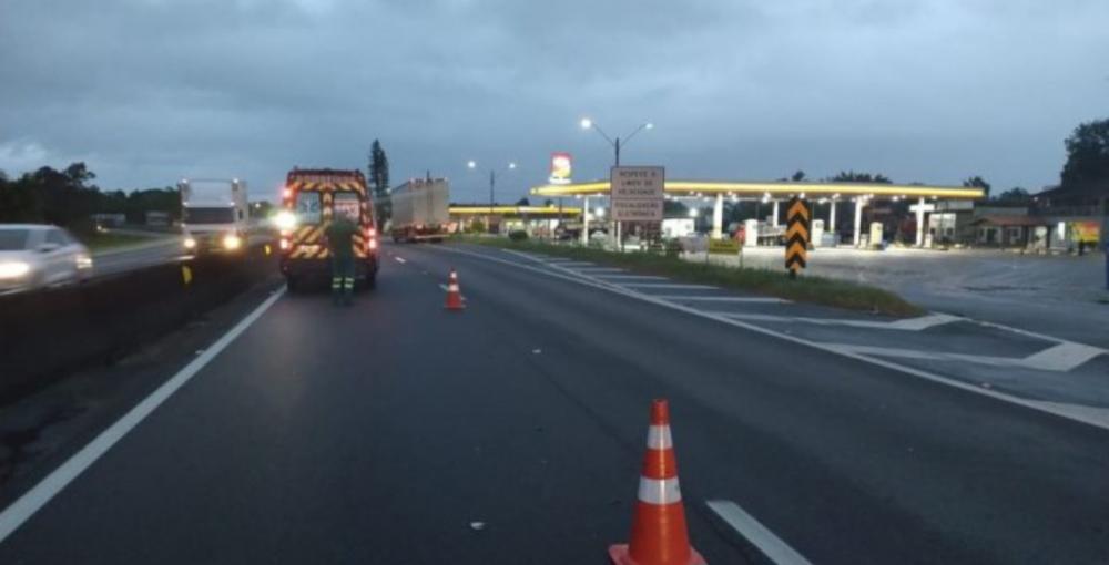 Homem morre atropelado no km 75 da BR-101 em Araquari