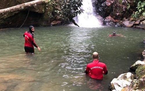 Corpo de empresário que caiu em cachoeira no interior de Camboriú é encontrado pelos bombeiros