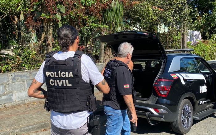 Preso casal que agredia de idosa de 74 anos em Bombinhas