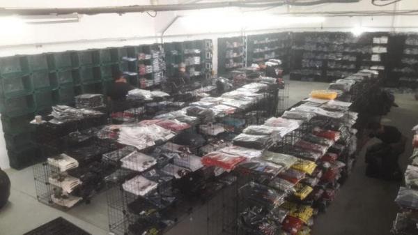 Polícia Civil apreende cerca de 30 mil peças de roupas falsificadas em Ilhota e Gaspar