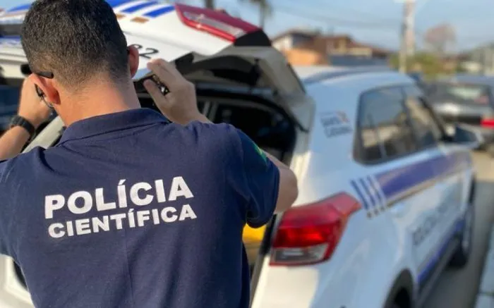 Homem em surto morre após ser contido em invasão a casa de idosos