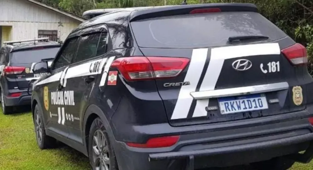 Residência em Navegantes é alvo de mandado de busca em operação contra o neonazismo