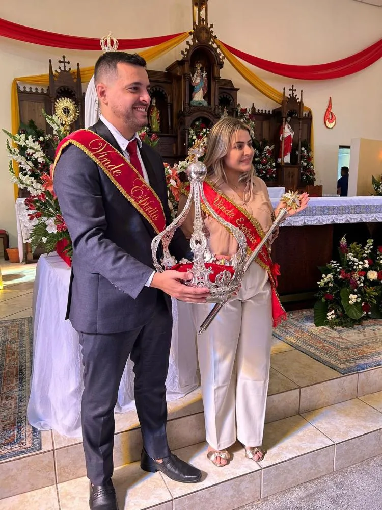 Penha – Casal imperial de 2025 inicia jornada espiritual na noite de hoje na Novena Perpétua do Divino Espírito Santo