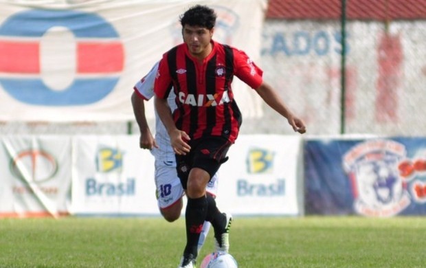 Joinville deve anunciar o meio-campista Zezinho com passagens Santos, Bahia, Athletico-PR, Chapecoense e Nacional de Portugal