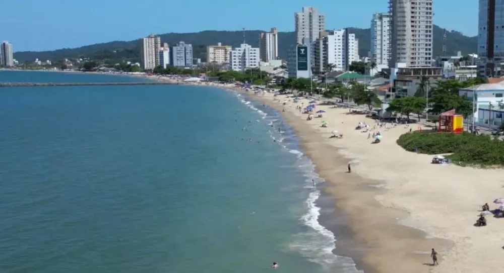 TCE-SC suspende edital para alargamento de praia em Balneário Piçarras