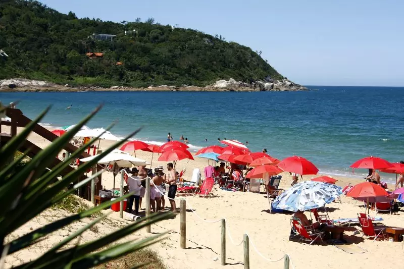 Paranaense de 23 anos morre afogado em praia do Estaleirinho