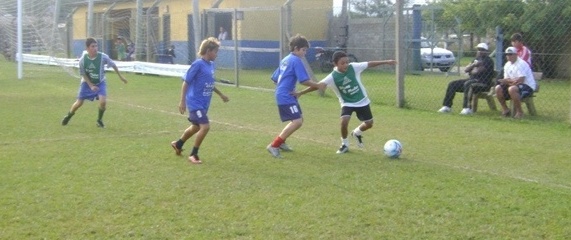 Penha: Escolinha de Futebol Suíço do Projeto Contraturno promove atividade de fim de ano