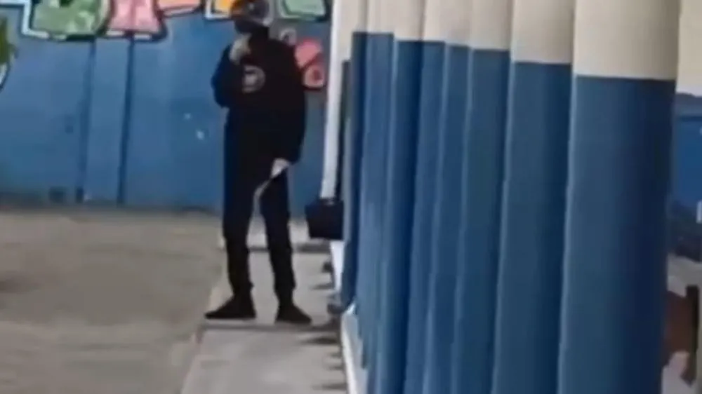 Aluno é esfaqueado por adolescente em escola de Palhoça