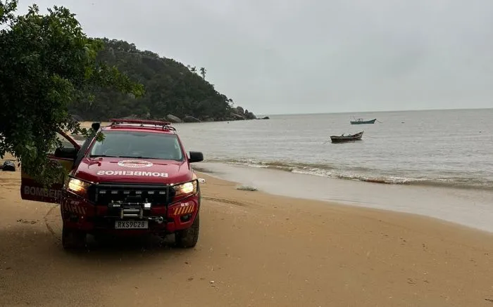Corpo de homem nu é encontrado na praia de Porto Belo