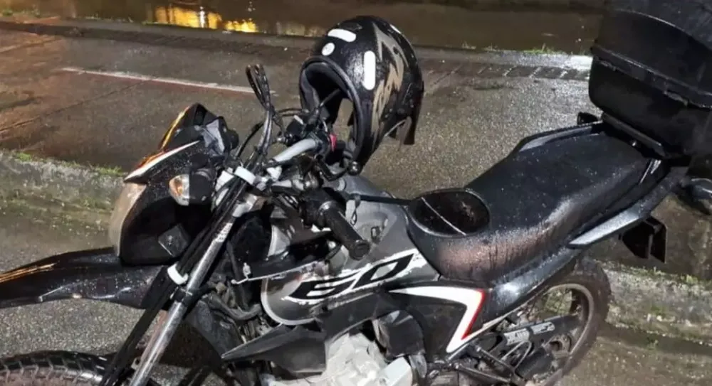 Morador de rua morre atropelado por motocicleta em Brusque