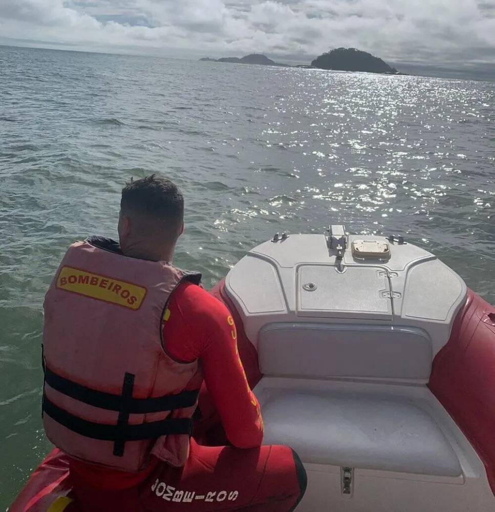 Pescadores de Joinville desaparecem em barco de madeira na Ilha da Paz
