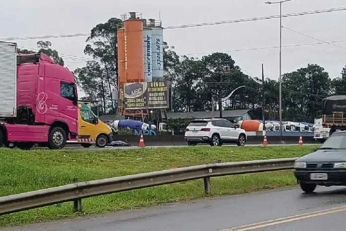 Motociclista morre em acidente no km 101 da BR-101 em Balneário Piçarras 