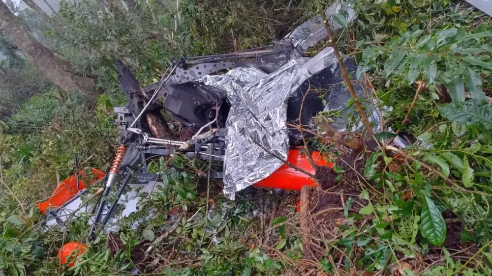Girocóptero cai em São Francisco do Sul e mata duas pessoas