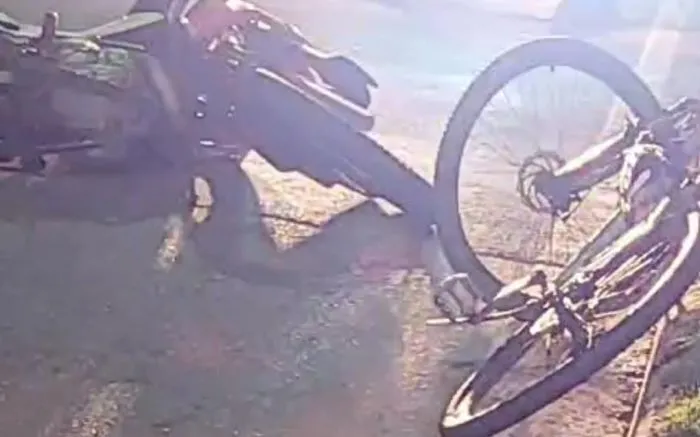 Itajaí - Motociclista morre ao bater em bicicleta no bairro Cordeiros