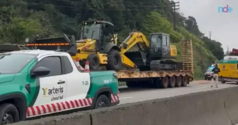 Balneário Piçarras - Acidente entre caminhão e carreta forma fila de 10 quilômetros na BR-101