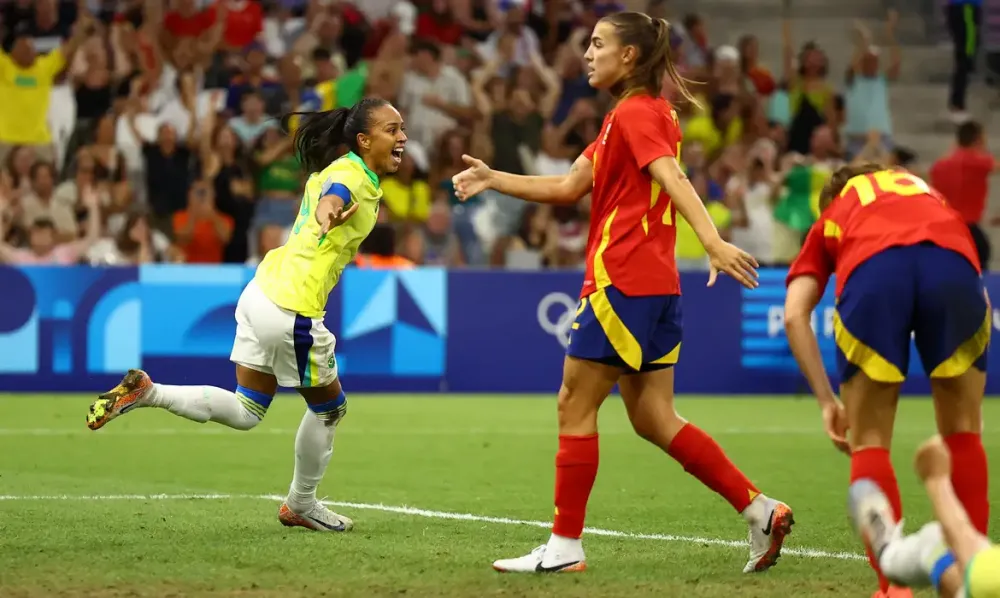 Brasil derrota Espanha e está na final do futebol feminino em Paris
