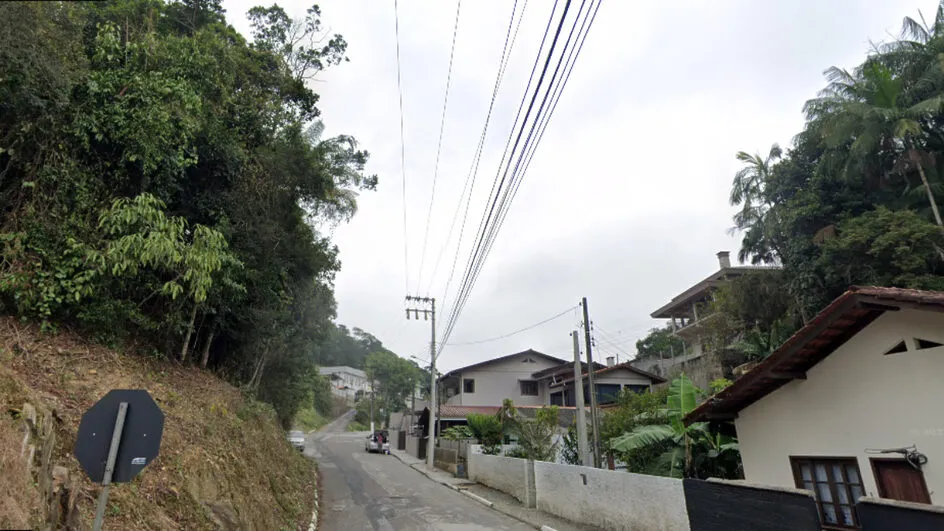 Homem é preso por importunação sexual dentro de ônibus e em saída de escola em Itajaí
