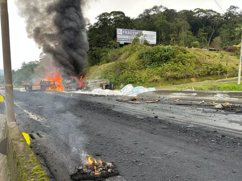 Três pessoas morrem em acidente na descida da serra de Guaratuba