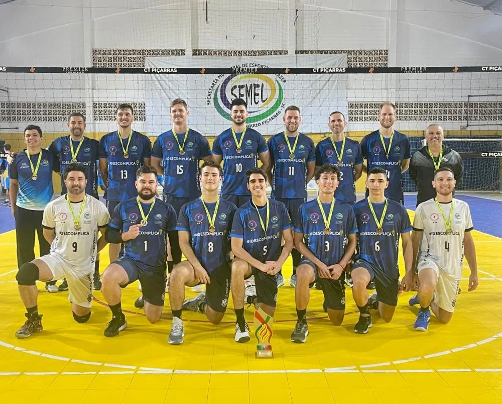 Vôlei masculino adulto de Balneário Piçarras participa pela primeira vez do Campeonato Catarinense