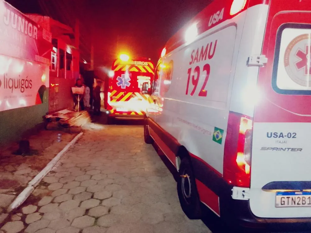 Itajaí – Quatro pessoas são baleadas em residência no bairro Cordeiros