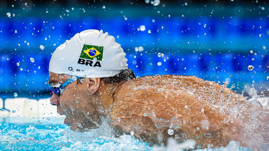 Gabriel Bandeira conquista o bronze nos 100m borboleta S14 nos Jogos Paralímpicos
