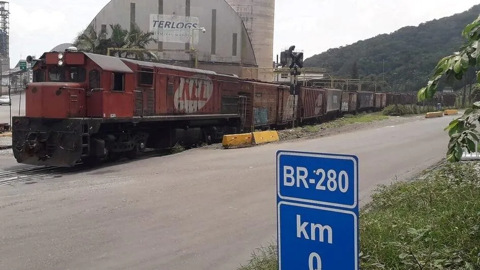 Duas novas ferrovias estão no radar de complexo portuário de SC