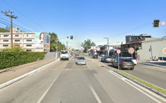 Motorista de Kadett é encontrado morto em frente à Univali