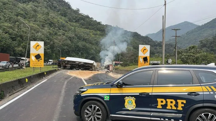 Motorista morre em acidente com sete carros na serra de Guaratuba