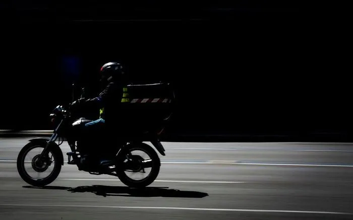 Motoboy é esfaqueado cinco vezes por assaltantes durante entrega em Balneário Piçarras 