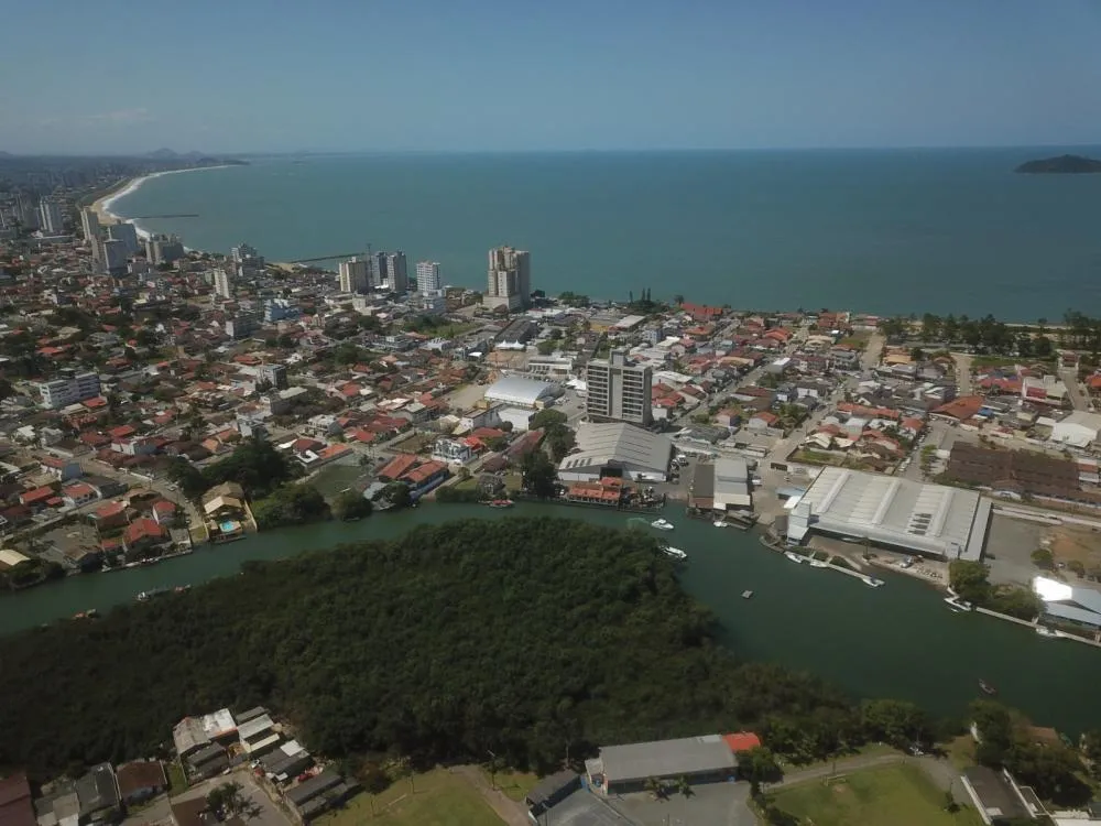 Vendas de imóveis superam R$ 1,1 bilhão em Balneário Piçarras no primeiro semestre de 2024