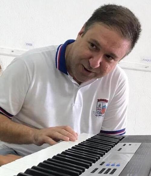 Luto: Professor de música do projeto Musicar na Escola da Prefeitura de Penha morre em decorrência de sintomas da Covid-19