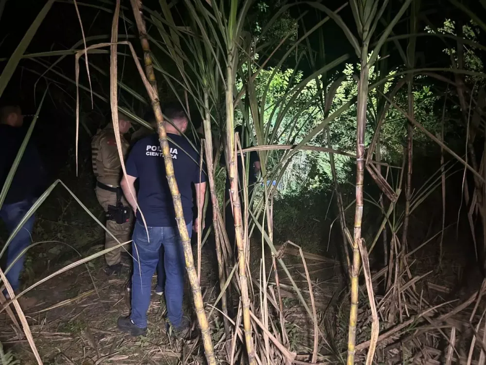 Bandido morre em confronto com a PM após roubar caminhonete em Penha