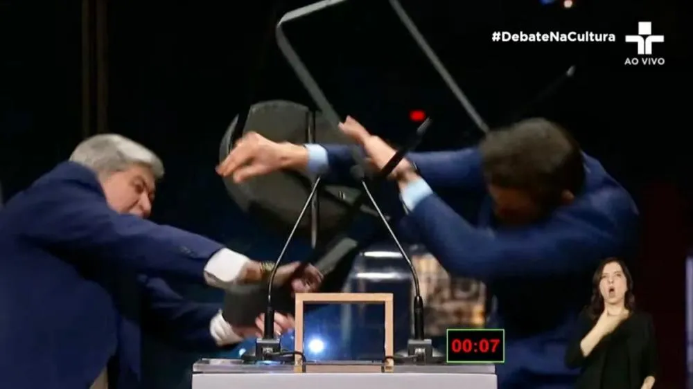 Datena ataca Marçal com cadeirada durante debate na TV Cultura 