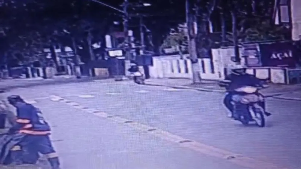 Motociclista morre ao bater em poste na praia Alegre em Penha