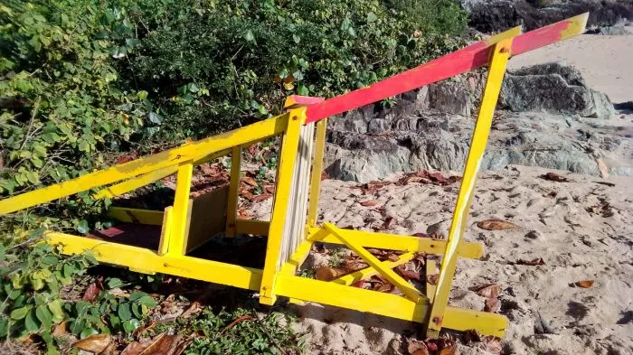 Vândalos depredam postos de guarda-vidas nas praias de Penha
