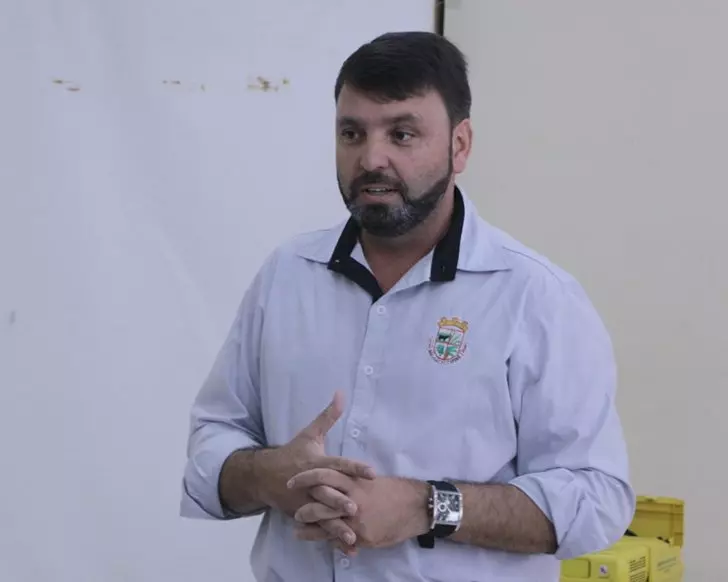 Prefeito afastado de São João do Itaperiú, Clézio Fortunato, ganha liberdade 