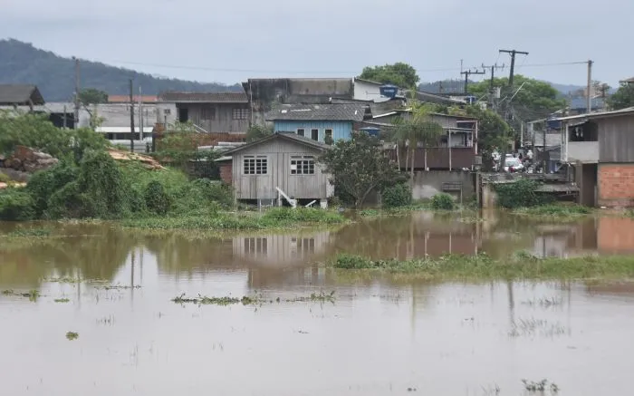 Itajaí - Homem se joga no rio para fugir da PM e morre afogado
