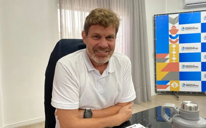 Liba Fronza é reeleito prefeito de Navegantes 