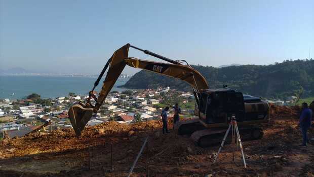 Penha: Morro da Praia de São Miguel recebe obras para impedir deslizamentos