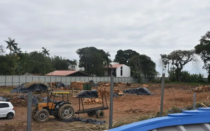 Decisão mantém obras de prédios embargadas em Penha