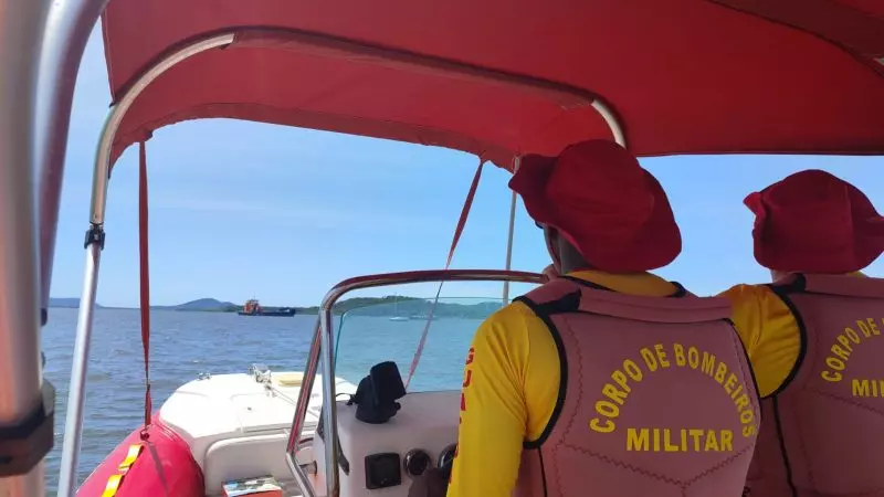 Após prender o pé direito em rede de pesca pescador tem parte de dedo amputado 