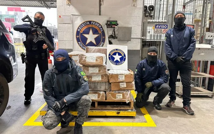 Meia tonelada de cocaína é apreendida em pés e patas de aves para exportação na Portonave
