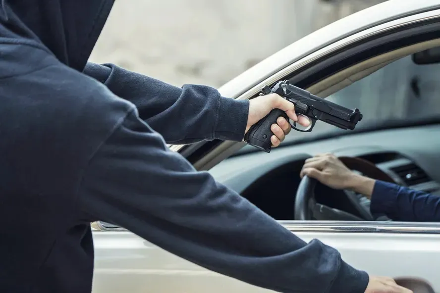 Casal é feito refém por assaltantes em Navegantes