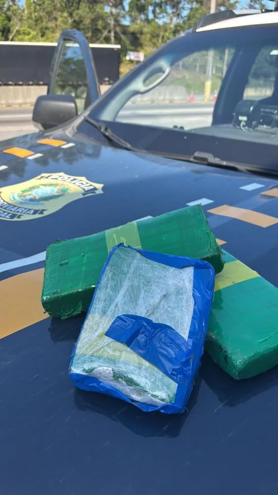 Duas mulheres são presas com cerca de 30 quilos de cocaína na BR-101 em Barra Velha