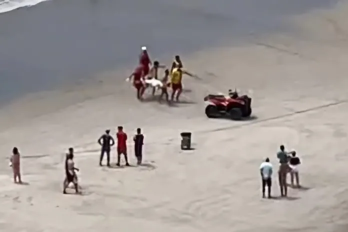 Piloto de lancha que atropelou e matou nadador em Balneário Camboriú socorreu sobrevivente
