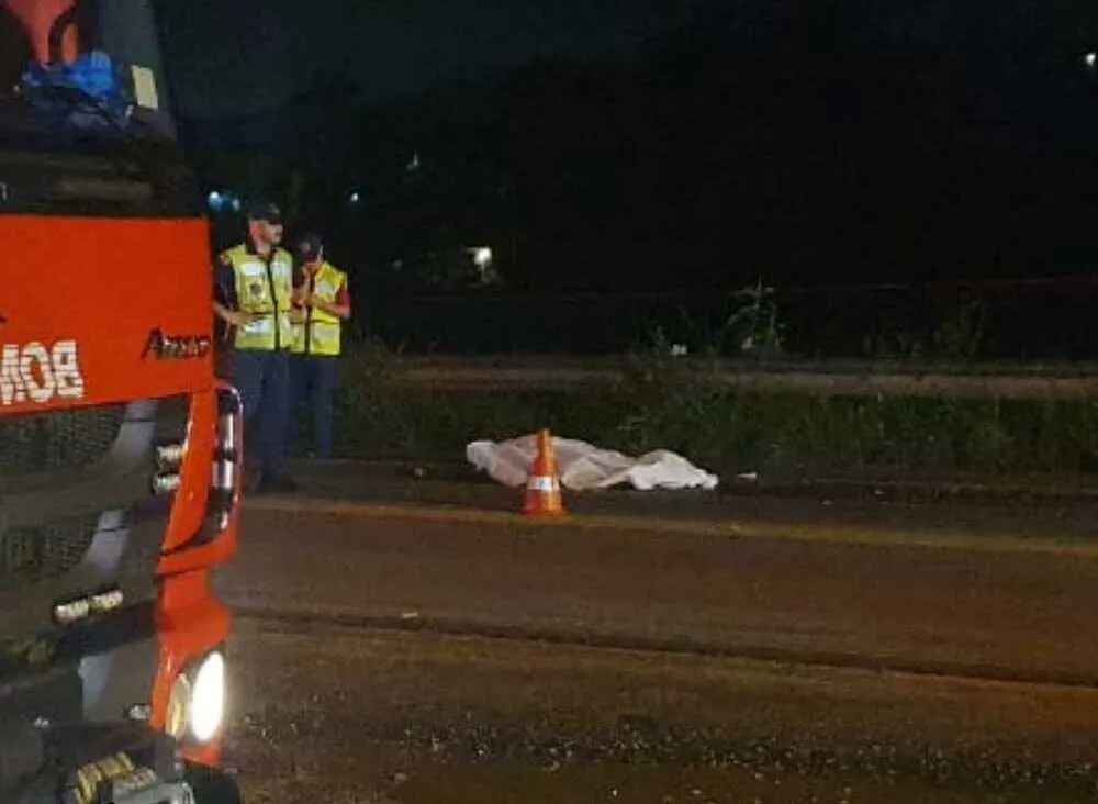 Mulher de 40 anos morre atropelada por caminhão na Rua Doutor Pedro Zimmermann em Blumenau