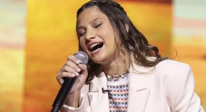 Cantora penhense Isa Toledo está semifinal do “Santa Catarina Canta - Festival Sertanejo“, neste domingo (27)