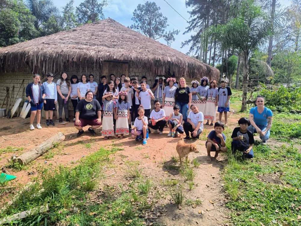 Alunos de Projeto Educativo e Ambiental de Barra Velha a visitam Aldeia Tarumã